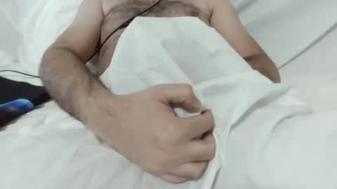 Snapshot of mo0085 chatting on October 2025 10:15:01 AM Laith online show from October 2025 10:15:01 AM