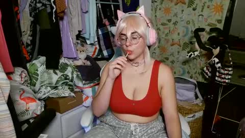 Snapshot of mochi_rainbow chatting on January 2025 11:16:01 PM The Mochi Rainbow Variety Show online show from January 2025 11:16:01 PM