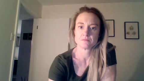 Snapshot of mockingbirds91 chatting on April 2026 03:40:02 AM mockingbirds91 online show from April 2026 03:40:02 AM