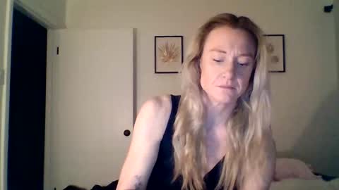 Snapshot of mockingbirds91 chatting on April 2026 03:15:01 AM mockingbirds91 online show from April 2026 03:15:01 AM