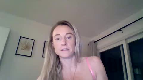 Snapshot of mockingbirds91 chatting on April 2026 02:43:01 AM mockingbirds91 online show from April 2026 02:43:01 AM