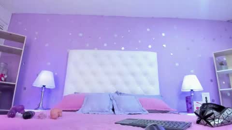 Sophia  online show from December 2025 07:42:02 PM