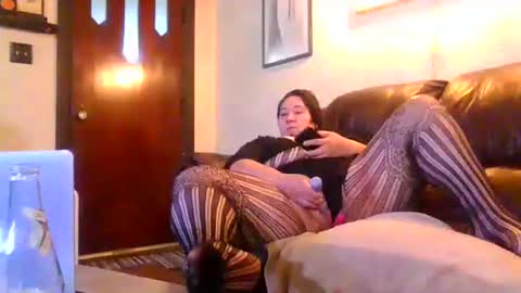 moeblick online show from October 2025 07:43:01 PM