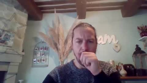 Julien online show from February 2025 03:32:01 PM