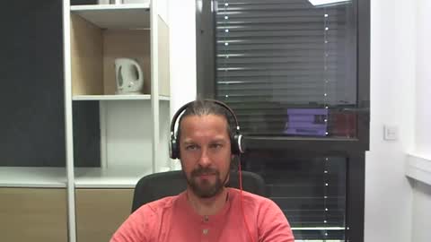 Snapshot of moi9876543210 chatting on April 2026 02:48:01 PM Julien online show from April 2026 02:48:01 PM