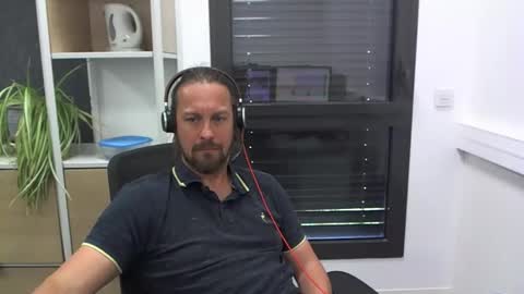 Snapshot of moi9876543210 chatting on May 2026 02:35:01 PM Julien online show from May 2026 02:35:01 PM