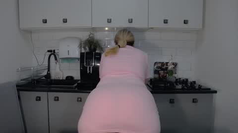 erika online show from September 2025 06:45:02 AM