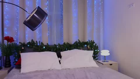 Molly online show from December 2024 09:43:02 PM