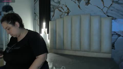 Hey Guys  Im Mollie online show from March 2026 12:12:02 PM