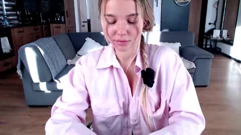 Molly online show from March 2026 01:17:02 PM