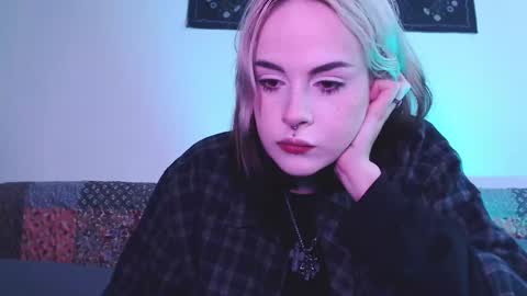 Molly Crow online show from February 2025 07:24:02 AM