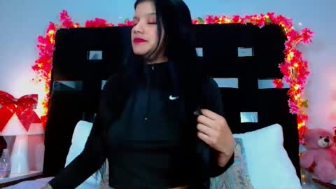 Snapshot of molly_drakons_hm chatting on December 2024 06:55:02 PM molly online show from December 2024 06:55:02 PM