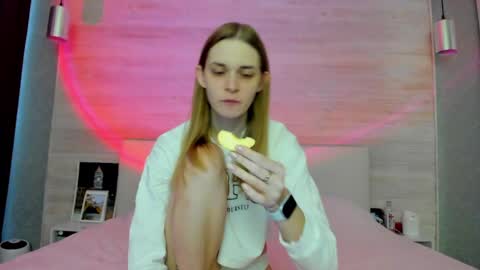 Molly Hunt online show from April 2026 05:15:01 AM