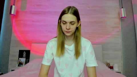 Molly Hunt online show from April 2026 04:01:01 AM