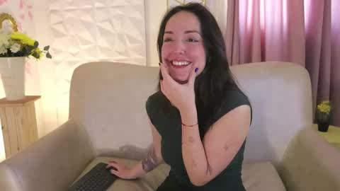   MOLLY   online show from March 2025 08:00:01 PM