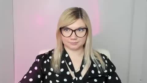 Molly online show from October 2025 01:02:02 PM