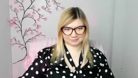 Molly online show from December 2025 12:55:02 PM