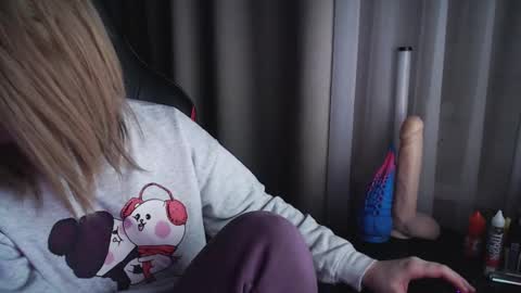 I have new photos come and see with love Molly online show from February 2025 03:33:02 AM