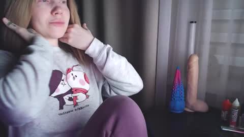 I have new photos come and see with love Molly online show from February 2025 03:09:01 PM