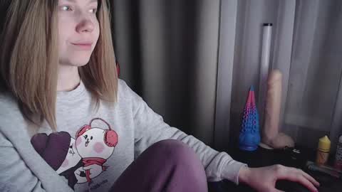 I have new photos come and see with love Molly online show from March 2025 09:59:01 PM