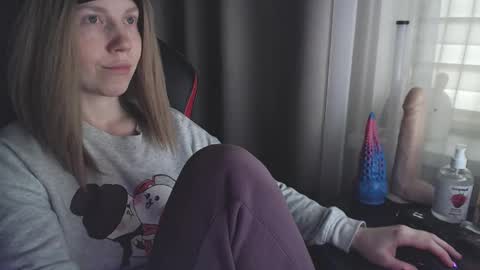 I have new photos come and see with love Molly online show from March 2025 07:08:02 AM