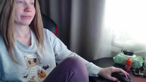 I have new photos come and see with love Molly online show from October 2025 08:57:01 AM