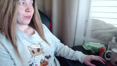 I have new photos come and see with love Molly online show from November 2025 09:20:02 AM