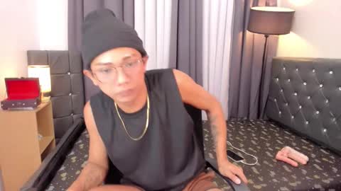 molly online show from December 2025 08:28:02 PM