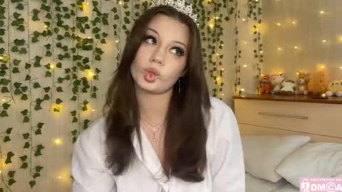 Molly online show from May 2026 11:42:02 AM