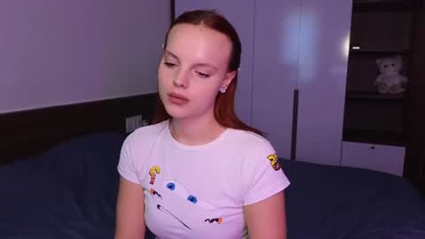 Snapshot of mollybossy chatting on June 2026 03:25:01 AM Molly online show from June 2026 03:25:01 AM