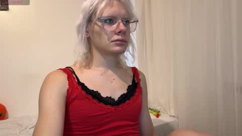 mollychloe online show from November 2025 11:53:01 AM
