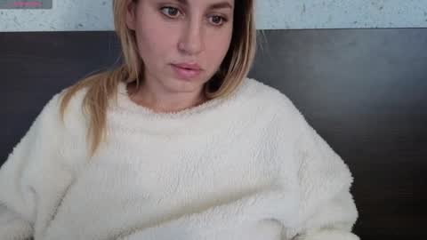 Snapshot of mollyforyou chatting on December 2025 09:47:02 AM Nica follow me online show from December 2025 09:47:02 AM