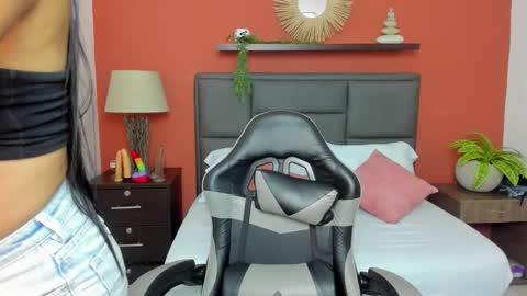 mollylove_ online show from October 2025 11:53:02 AM