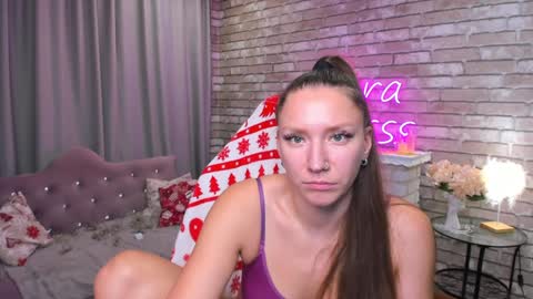 hi im Molly heregreat boobs big heart  warm pussy  online show from December 2024 07:05:01 AM