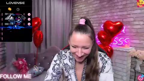 hi im Molly heregreat boobs big heart  warm pussy  online show from February 2025 03:18:02 AM