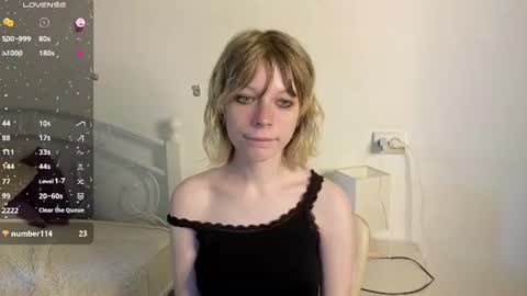 Snapshot of mollysally chatting on June 2026 04:21:01 AM mollysally online show from June 2026 04:21:01 AM