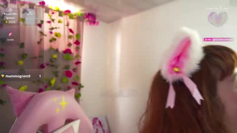 mollysb_05 online show from September 2025 05:25:01 PM