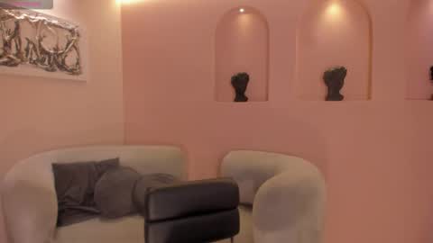 Molly Sunders online show from November 2025 08:20:02 PM