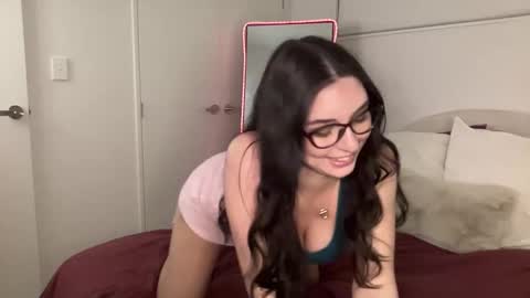 Molly online show from October 2025 01:24:01 AM