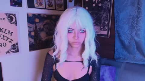 mollyycrystal online show from September 2025 03:30:02 AM