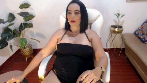Snapshot of mom_xxx chatting on June 2026 01:21:02 AM Sara online show from June 2026 01:21:02 AM
