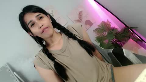 Snapshot of momi_khem019 chatting on May 2026 04:47:02 PM MOMIKHEM online show from May 2026 04:47:02 PM
