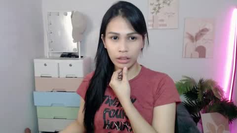 MOMIKHEM online show from July 2026 12:29:02 PM