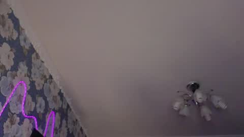 Snapshot of momiji_i chatting on May 2026 02:56:01 PM Leah online show from May 2026 02:56:01 PM