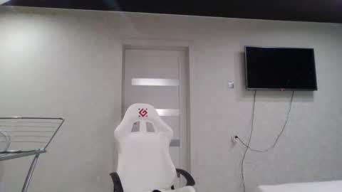 MommmY  online show from September 2025 04:50:01 PM