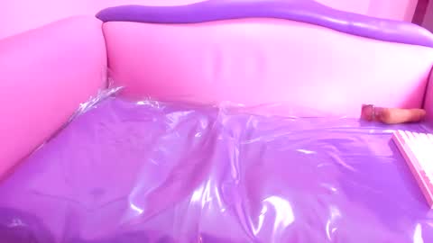 Snapshot of mommy_dirty_squirt chatting on March 2025 05:54:02 PM carolina online show from March 2025 05:54:02 PM