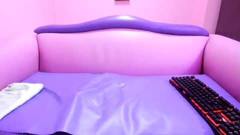 Snapshot of mommy_dirty_squirt chatting on November 2025 11:43:02 AM carolina online show from November 2025 11:43:02 AM