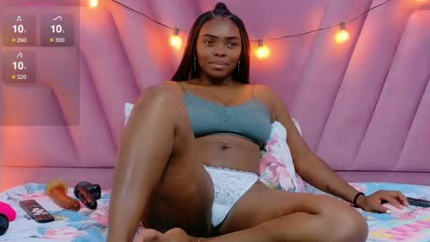 Snapshot of mommywebcam chatting on October 2025 02:33:01 AM DINAH online show from October 2025 02:33:01 AM