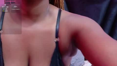 Snapshot of mommywebcam chatting on November 2025 07:57:01 PM DINAH online show from November 2025 07:57:01 PM