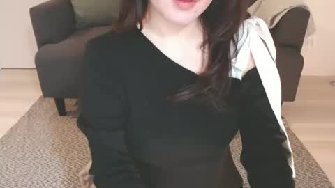 Momo online show from February 2025 10:33:01 PM